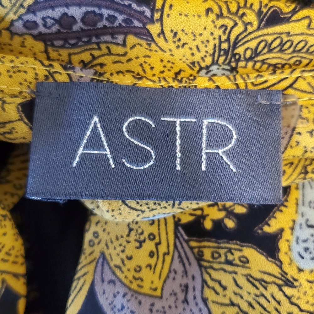 ASTR Yellow Floral Print Cropped Top - Picture 6 of 9